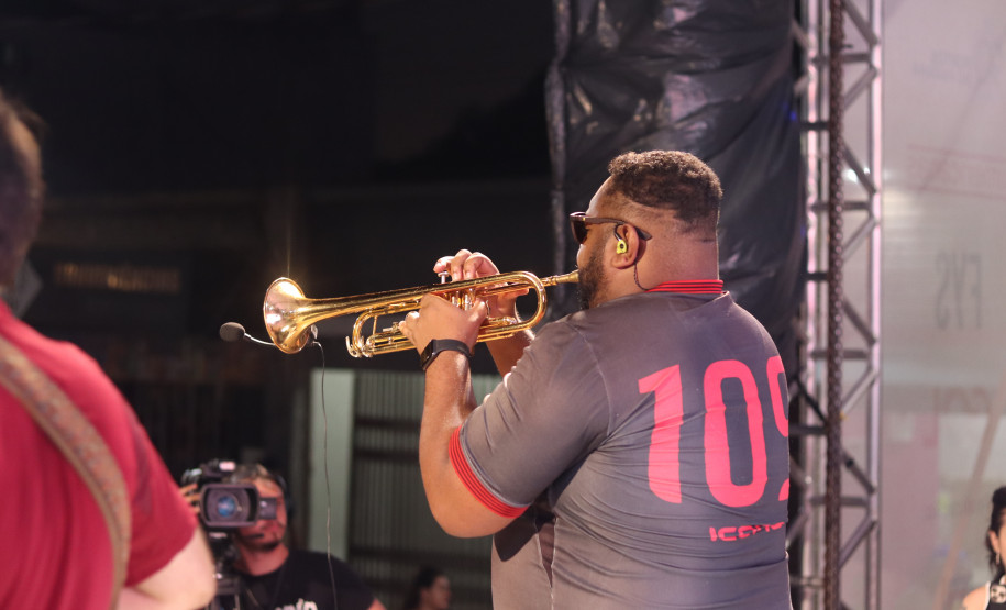 Temporada de shows gratuitos do Verão Maior começa com artistas paranaenses