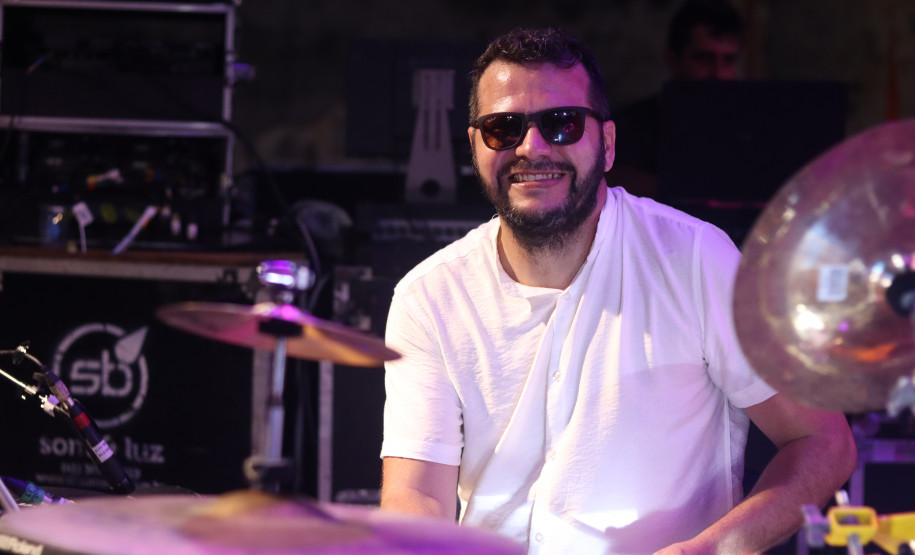 Temporada de shows gratuitos do Verão Maior começa com artistas paranaenses