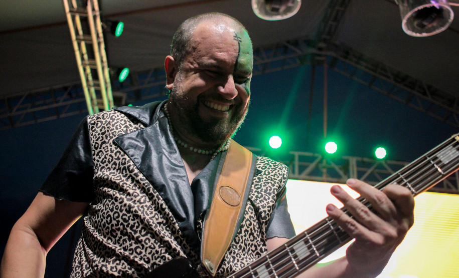 Denorex 80 leva música para todos os gostos em show no Palco Sunset de Caiobá