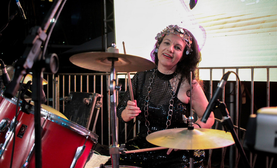 Denorex 80 leva música para todos os gostos em show no Palco Sunset de Caiobá