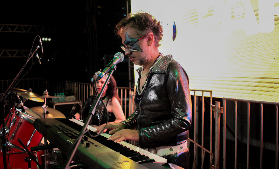 Denorex 80 leva música para todos os gostos em show no Palco Sunset de Caiobá