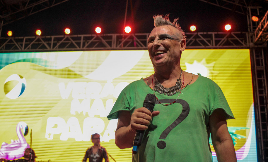 Denorex 80 leva música para todos os gostos em show no Palco Sunset de Caiobá