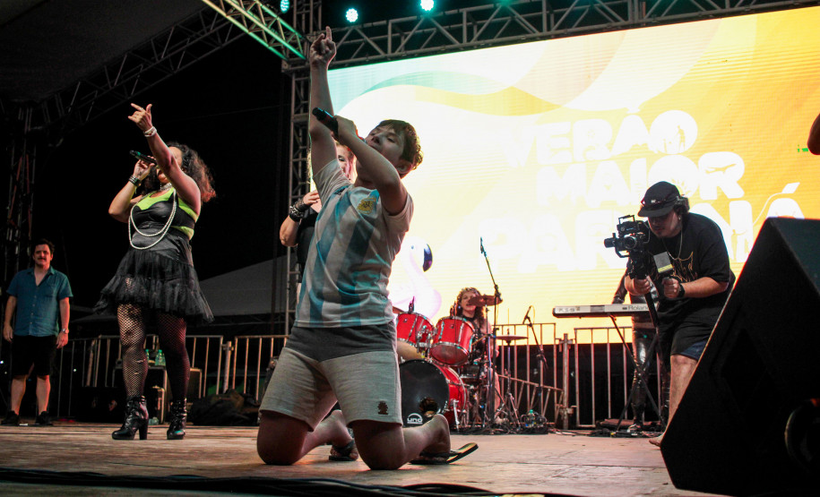 Denorex 80 leva música para todos os gostos em show no Palco Sunset de Caiobá