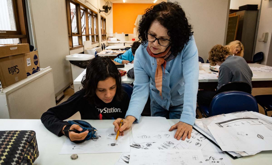 Inscrições para oficinas do Centro Juvenil de Artes Plásticas abrem na segunda-feira