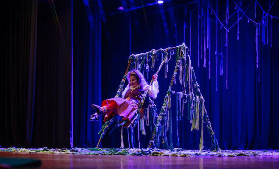 Peça “A Princesa Cansada e o Animal Bocejante” leva arte e cultura para pequenas cidades do Paraná