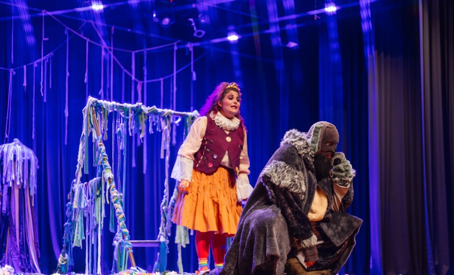 Peça “A Princesa Cansada e o Animal Bocejante” leva arte e cultura para pequenas cidades do Paraná