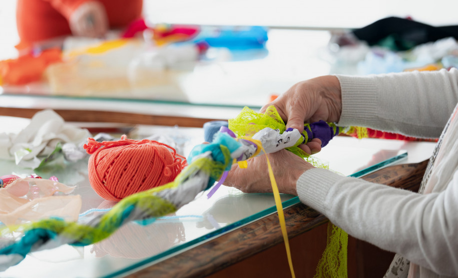 MON promove roda de conversa e oficina com a artista Bernadete Amorim para o público 60+