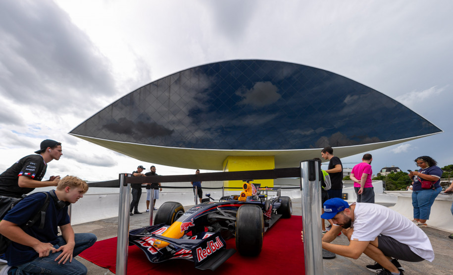 Museu Oscar Niemeyer abre ao público normalmente no feriado de Carnaval