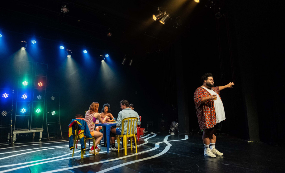 Espetáculo "Deriva" celebra o corpo e a cidade no Teatro José Maria Santos