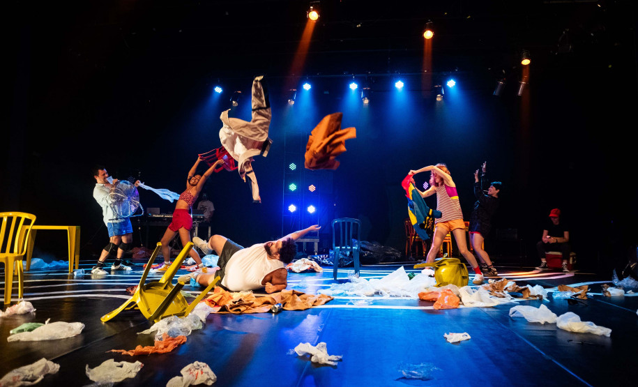 Espetáculo "Deriva" celebra o corpo e a cidade no Teatro José Maria Santos