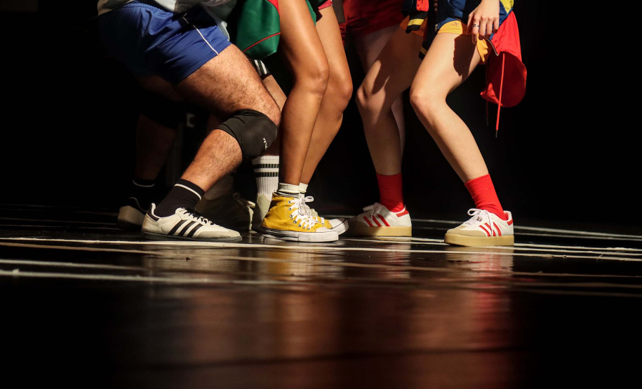 Espetáculo "Deriva" celebra o corpo e a cidade no Teatro José Maria Santos