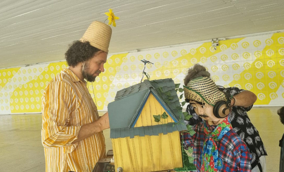 Festival de Bonecos encanta público na abertura e segue com programação variada