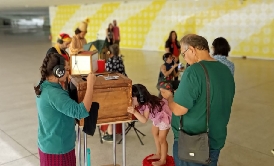 Festival de Bonecos encanta público na abertura e segue com programação variada