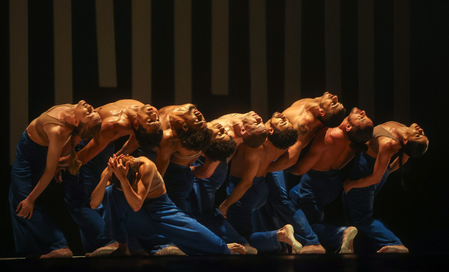 Coreografia Castelo do ballet Teatro Guaira