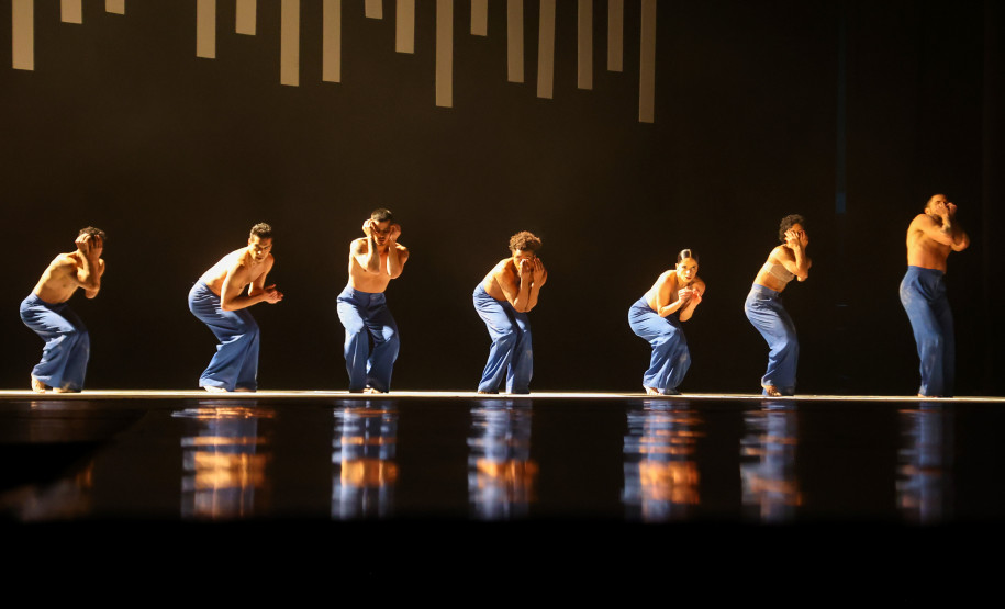 Coreografia Castelo do ballet Teatro Guaira