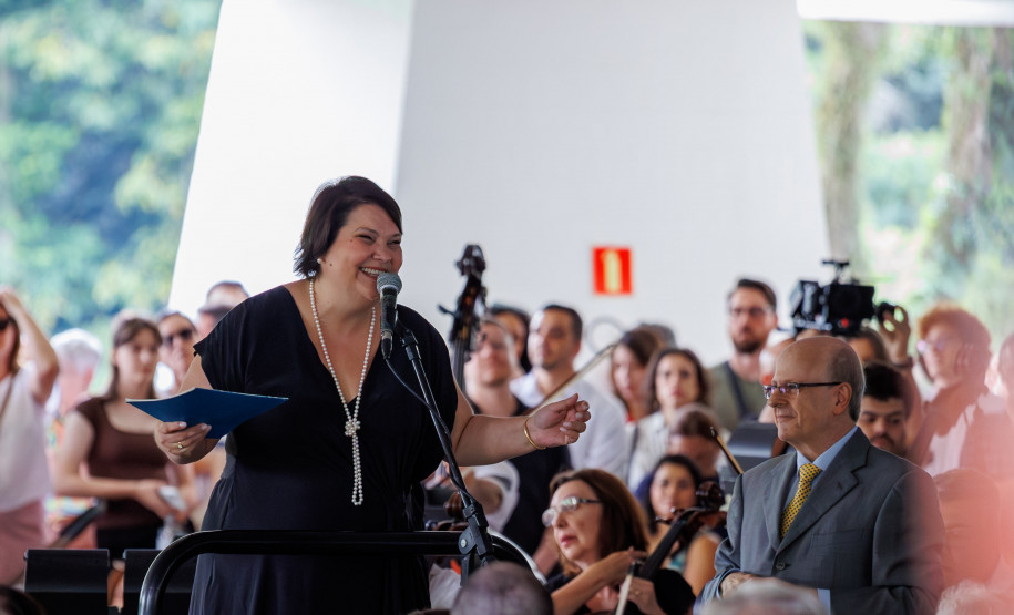 Orquestra Sinfônica do Paraná lota vão-livre do MON em concerto comemorativo gratuito