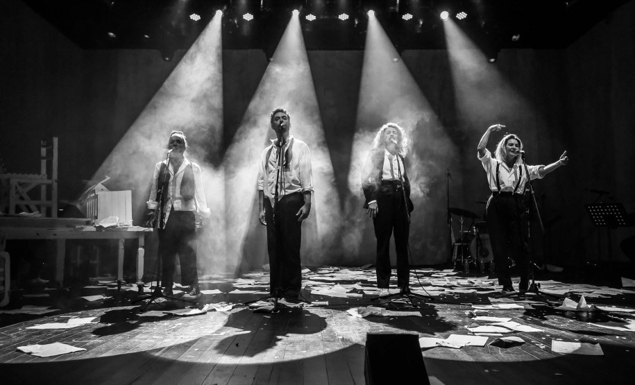 Baseado na obra de Leminski, "Cabaré Haikai" estreia nesta terça no Teatro José Maria