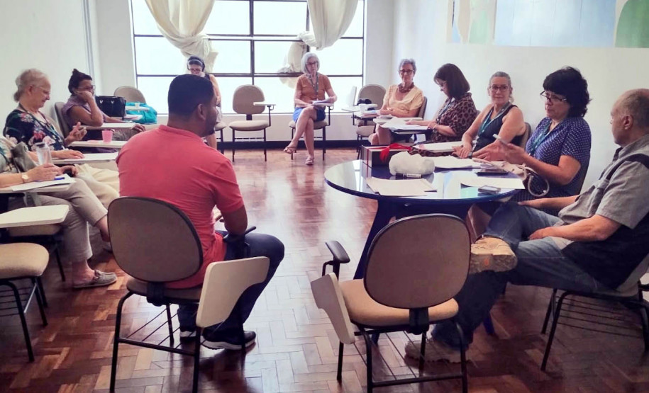 Biblioteca Pública abre inscrições para o projeto Roda de Leitura 60+