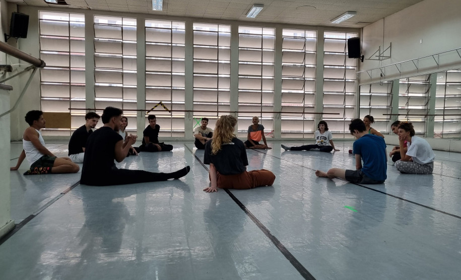 Escambo Cinético estimula diálogo entre comunidade da dança e Balé Teatro Guaíra