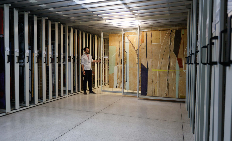 Peças milenares, Andy Warhol, Tarsila do Amaral; conheça as raridades do acervo do MON