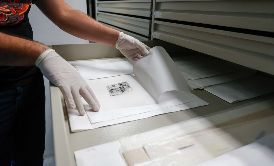 Peças milenares, Andy Warhol, Tarsila do Amaral; conheça as raridades do acervo do MON