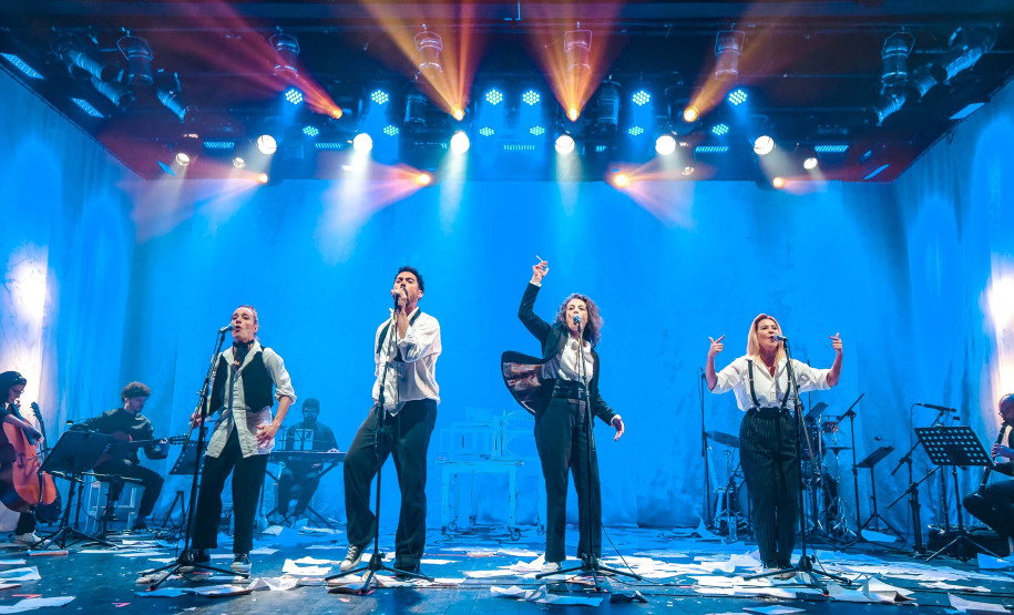 Baseado na obra de Leminski, "Cabaré Haikai" estreia nesta terça no Teatro José Maria