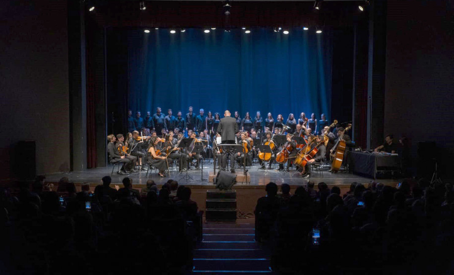 Teatro Guaíra recebe Orquestra Novva de Curitiba e Simone Leitão nesta quinta-feira