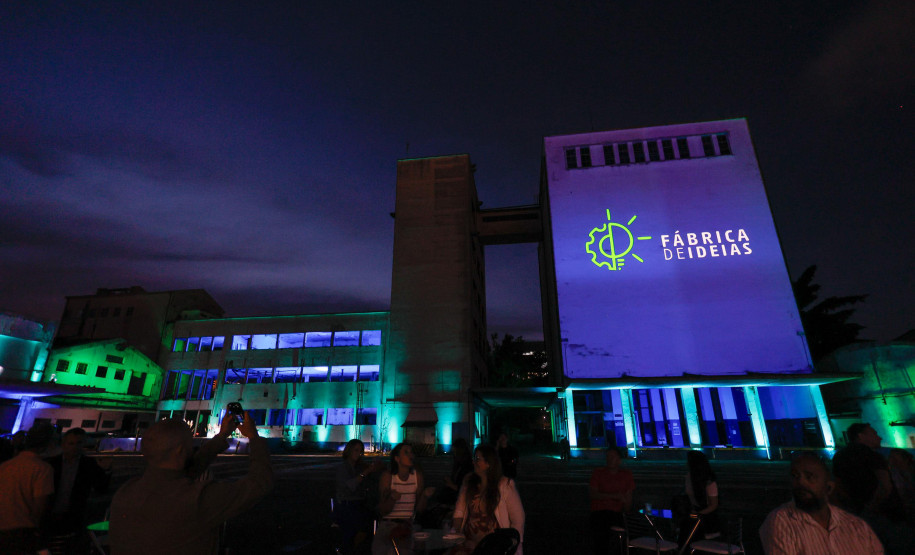 Fábrica de Ideias é apresentada a autoridades e empresários no encerramento do Smart City