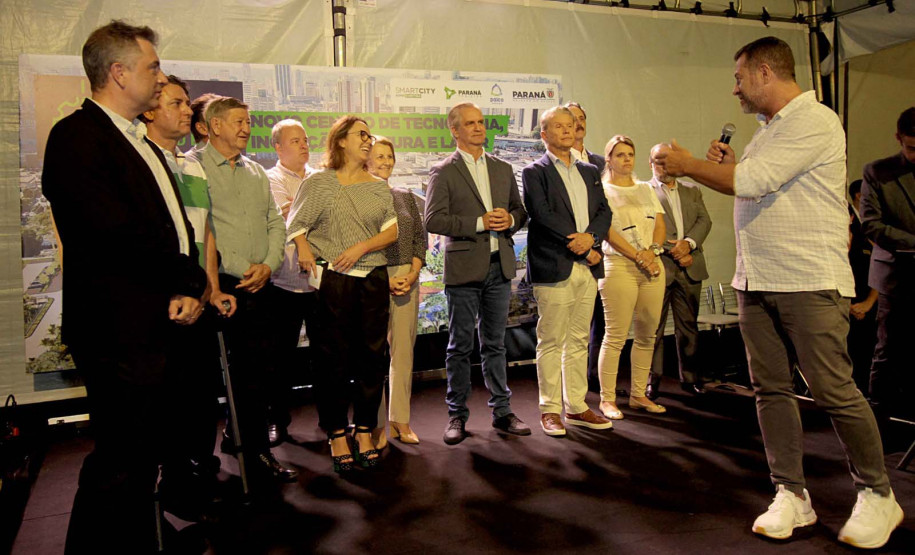 Fábrica de Ideias é apresentada a autoridades e empresários no encerramento do Smart City