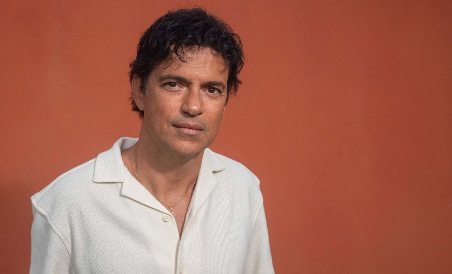 Jorge Vercillo celebra 30 anos de história com show no Guairão nesta sexta