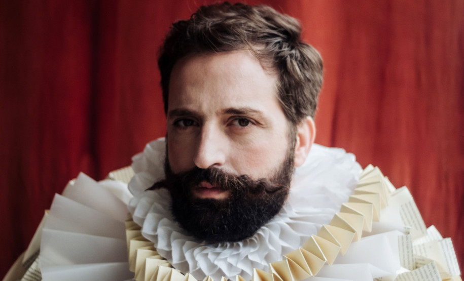 FESTIVAL DE CURITIBA | Com texto e interpretação de Gregório Duvivier, “O Céu da Língua” chega ao Guairão