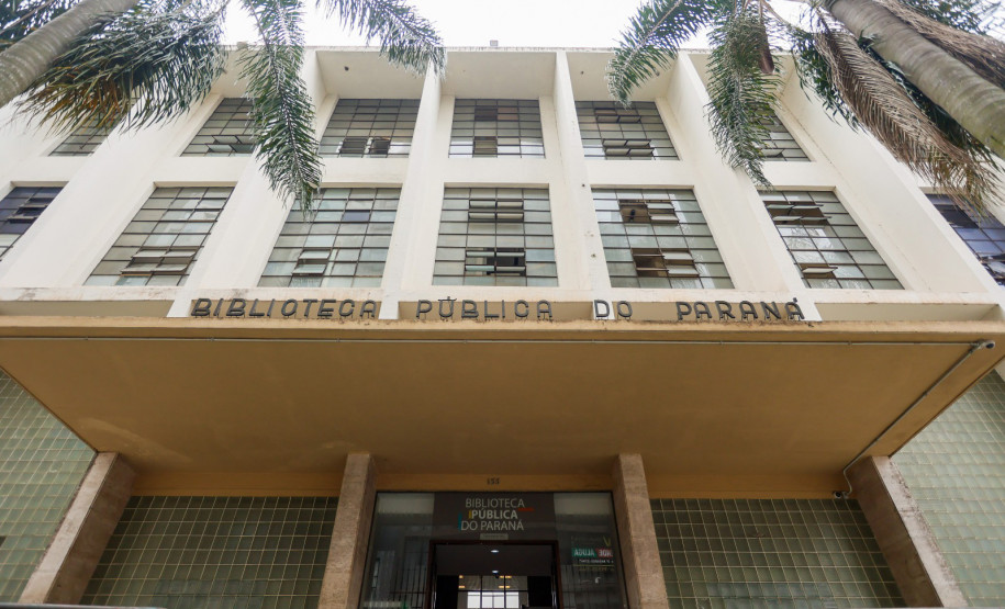 Biblioteca Pública promove em abril grande variedade de eventos para todas as idades. Fachada da Biblioteca Pública do Paraná