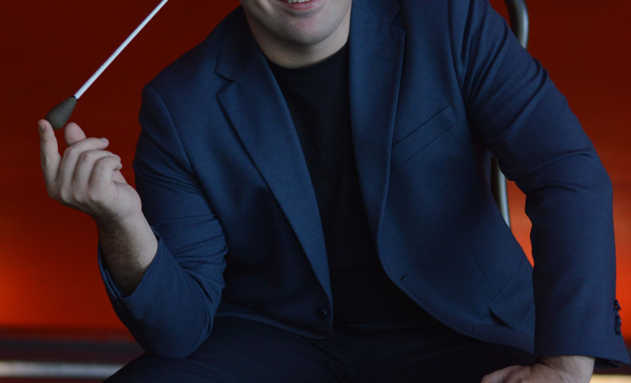 Orquestra Sinfônica do Paraná se apresenta neste domingo no Guairão com regência de José Soares e participação do pianista Estefan Iatcekiw