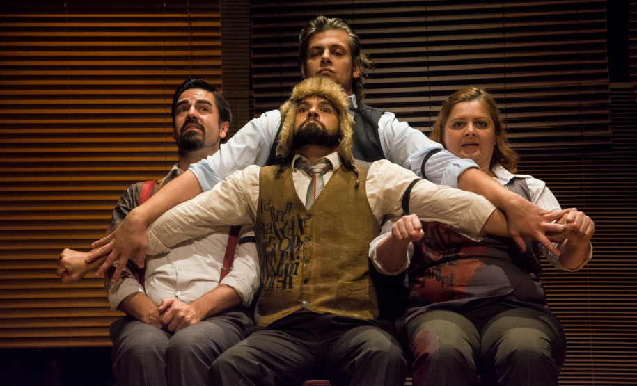 Centro Cultural Teatro Guaíra - Miniauditório "Histórias Extraordinéditas" – O grupo Antropofocus propõe o espetáculo "Histórias Extraordinéditas", com sessões gratuitas nos dias 29 e 30 de abril, às 15h e às 20h.