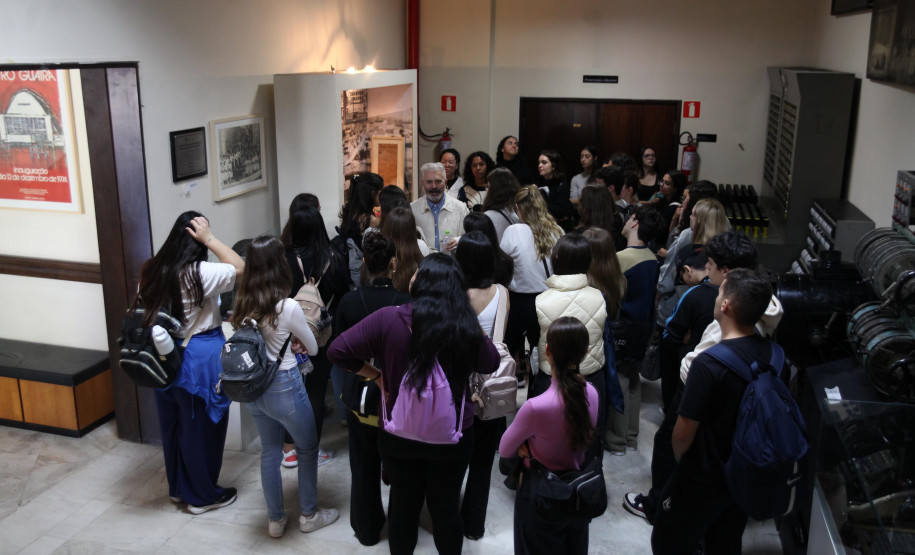 Teatro Guaíra retoma atividades de visitas guiadas com agendamentos