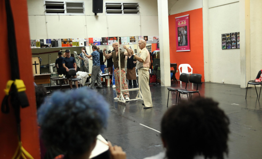 G2 celebra 25 anos com um espetáculo inédito sobre um sujeito que não aproveita a vida