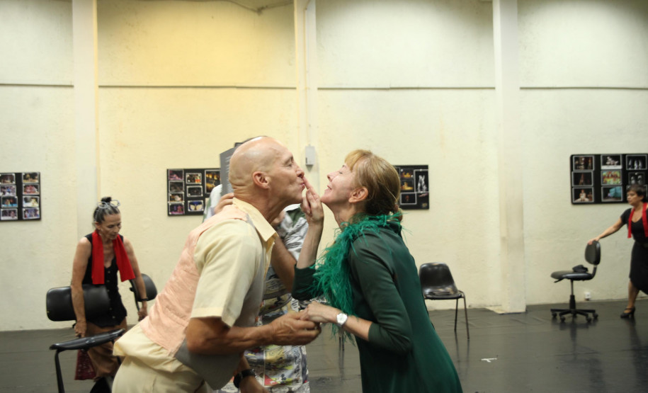 G2 celebra 25 anos com um espetáculo inédito sobre um sujeito que não aproveita a vida