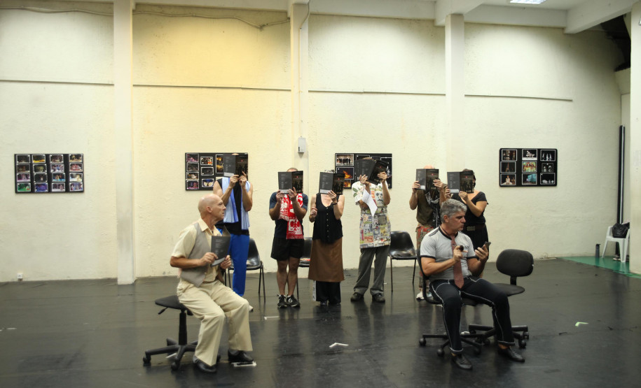 G2 celebra 25 anos com um espetáculo inédito sobre um sujeito que não aproveita a vida