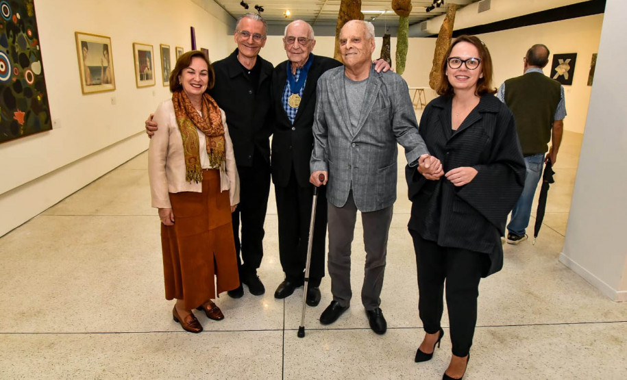 Estado entrega Medalha de Mérito Cultural a Fernando Velloso, referência da arte