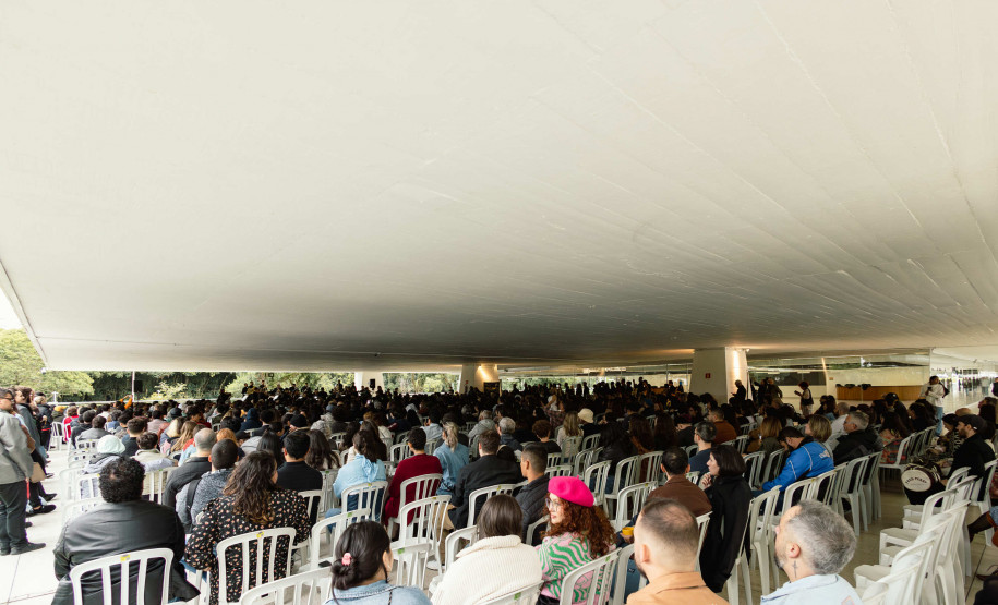 Concerto da Orquestra Sinfônica do Paraná no Museu Oscar Niemeyer é sucesso de público