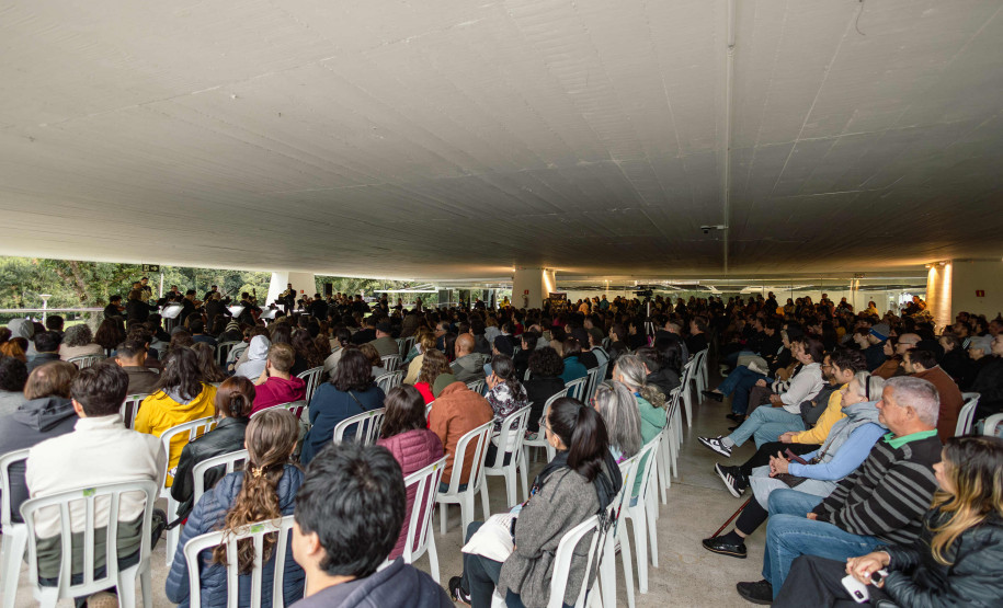 Concerto da Orquestra Sinfônica do Paraná no Museu Oscar Niemeyer é sucesso de público
