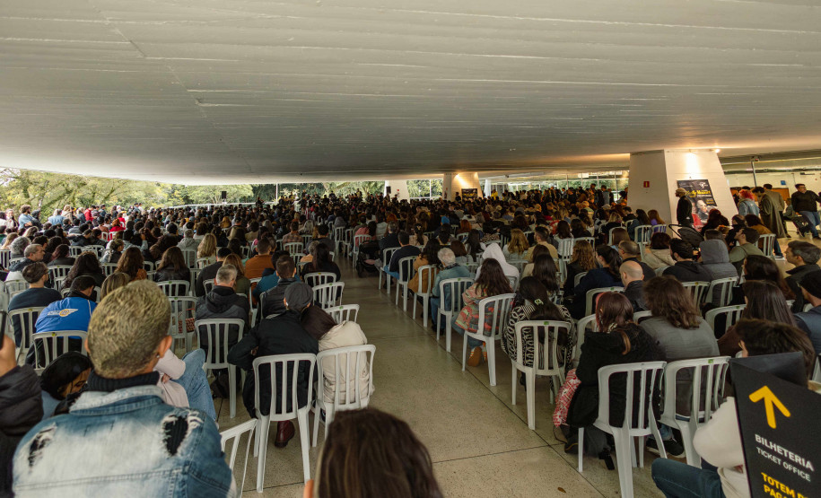 Concerto da Orquestra Sinfônica do Paraná no Museu Oscar Niemeyer é sucesso de público