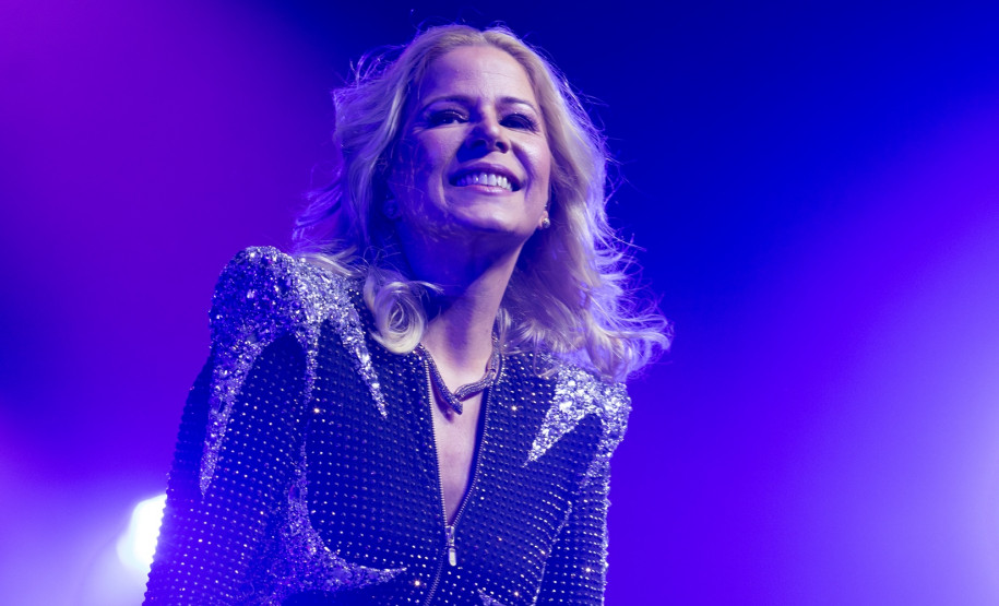 Paula Toller celebra 40 anos de carreira no Guairão neste sábado (26)