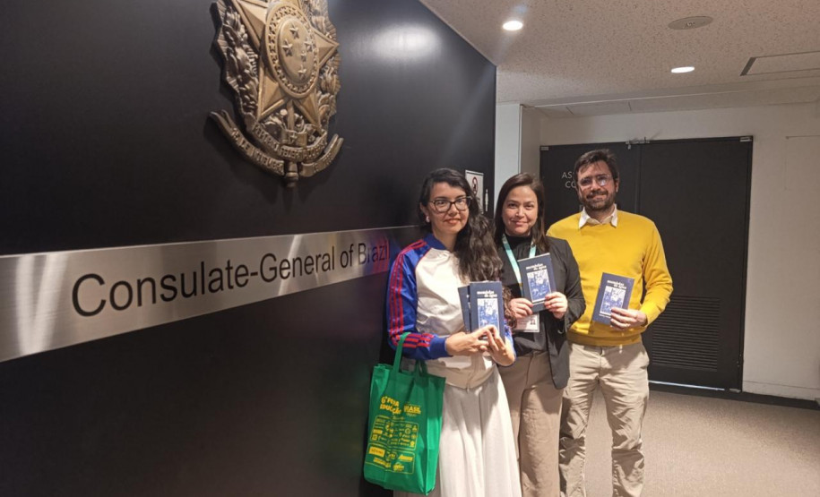 Escritora brasileira distribui pelo Japão livro de poemas sobre memória e identidade, realizado pela Lei Paulo Gustavo