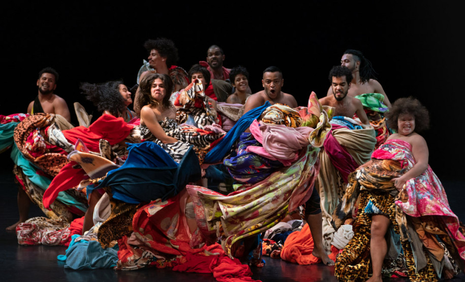 Vencedor do APCA e celebrado em Paris, espetáculo de dança "Encantado" chega ao Guaíra