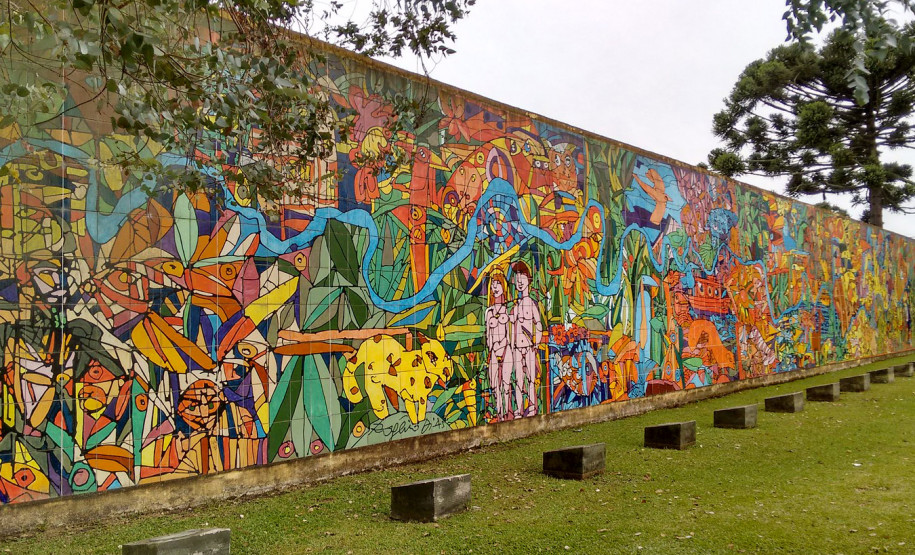 Nova exposição do MAC Paraná celebra os 80 anos do artista Rogério Dias