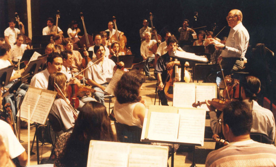 De elefanta a pilha de currículos para a escolha do 1º maestro: os causos da Orquestra Sinfônica