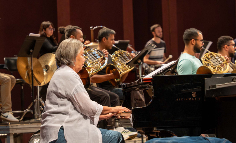 Casal, irmãos e aprendizado de gerações: os bastidores da Orquestra Sinfônica do Paraná