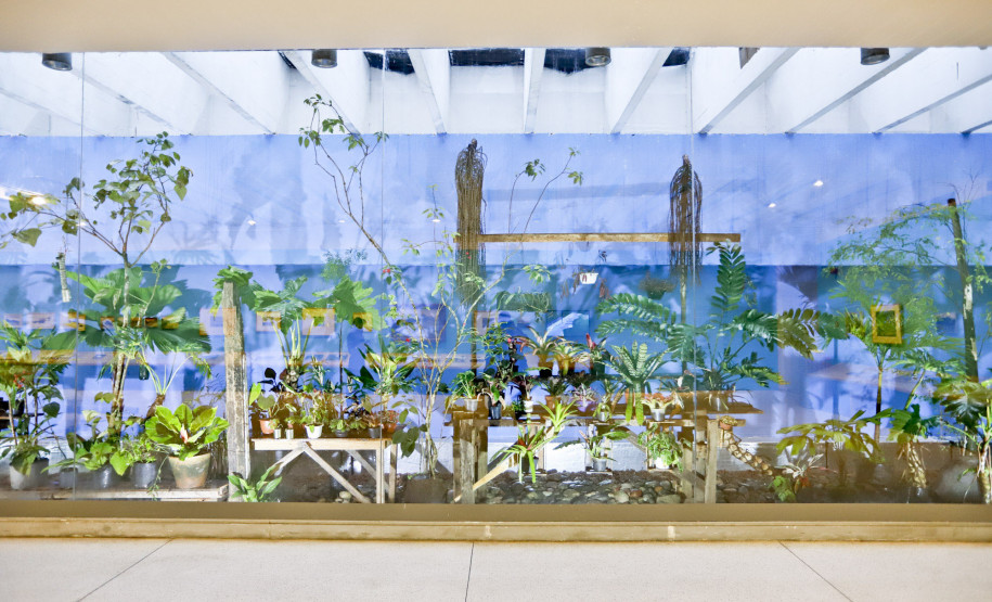 Catálogo da mostra de “Afinidades III – Cochicho” está disponível na MON Loja