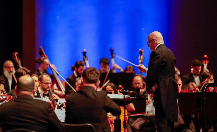 Eva Jospin no MON, Armandinho e tributos a Dalton Trevisan marcam a agenda cultural